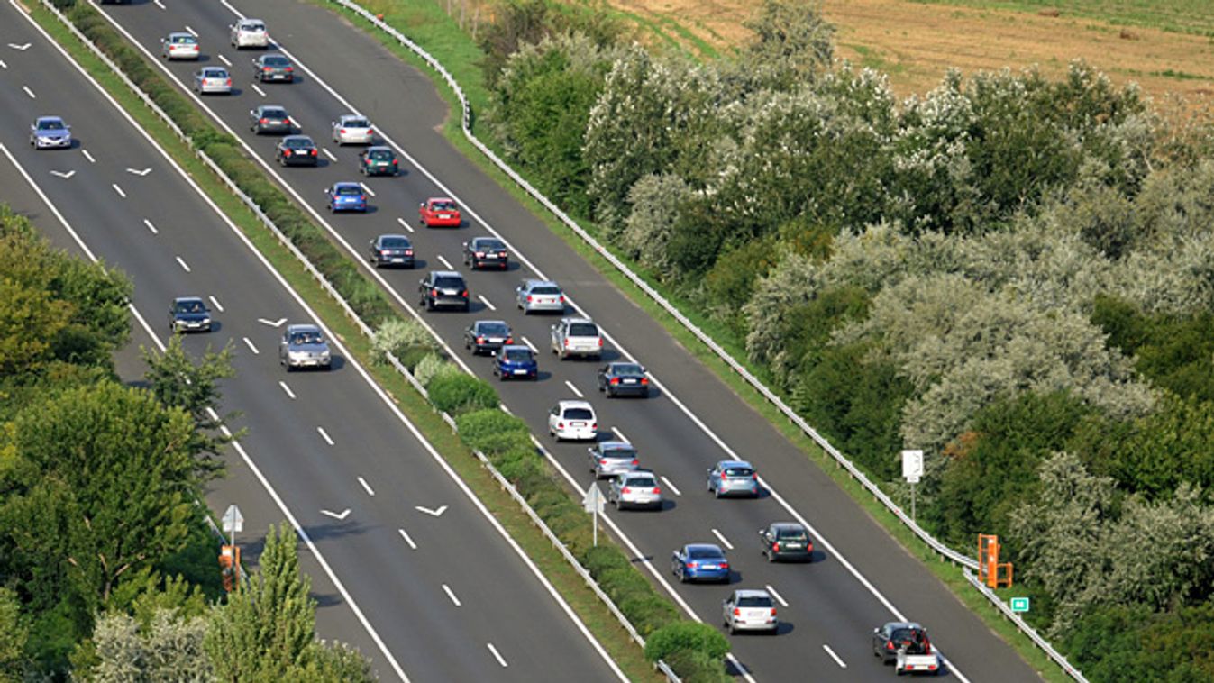 dugó, Tíz-tizenöt kilométer hosszan torlódik a forgalom az M7-es autópálya 