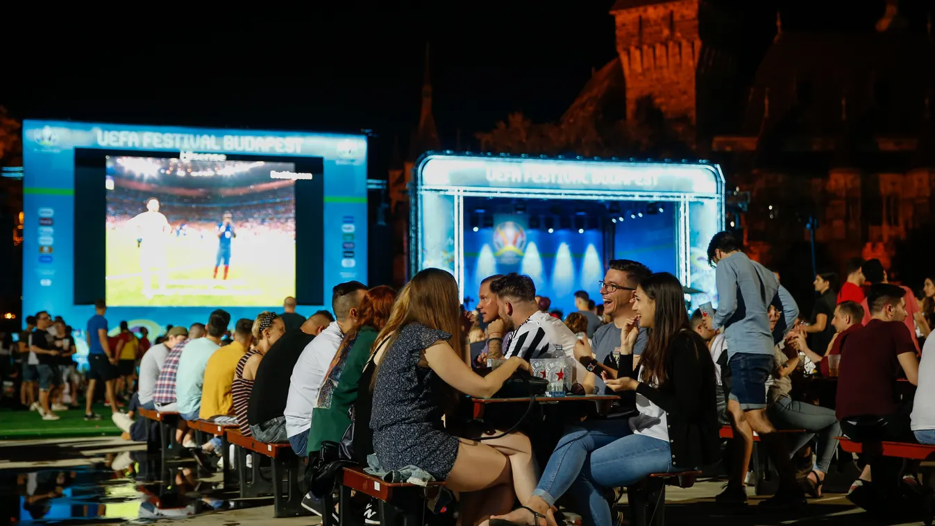 Foci EB, labdarúgó Európa-bajnokság, Euro 2020, labdarúgás, szurkolói zóna, szurkoló, szurkolás, drukker, Budapest, Törökország - Olaszország, Szurkolói zóna a Városligetben, Budapest, Budapest, 2021.06.11. 