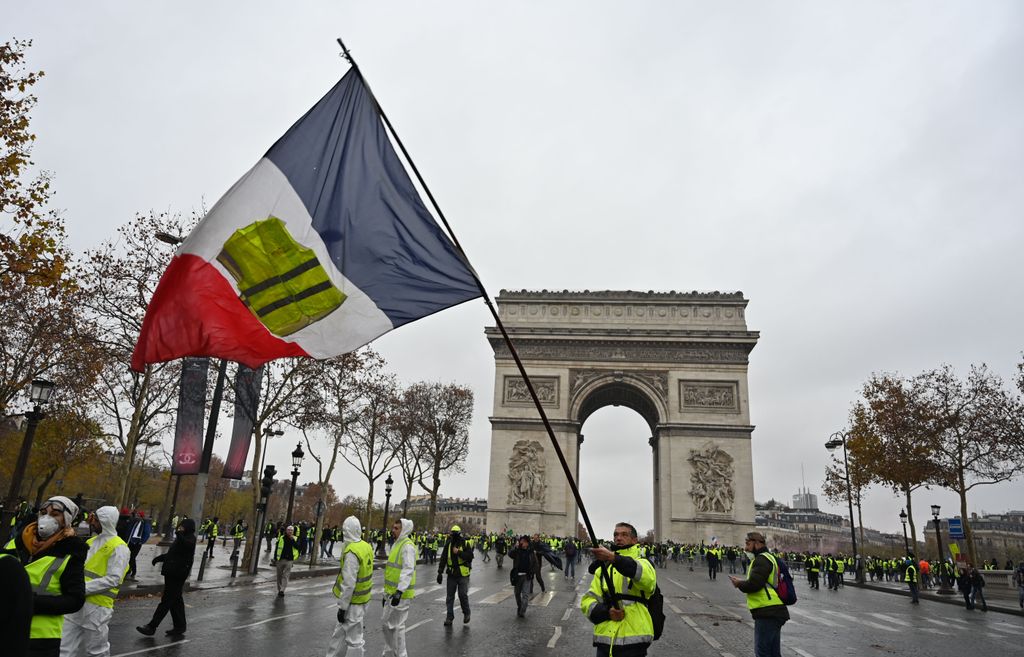 sárgamellényesek tüntetése Párizsban - galéria 