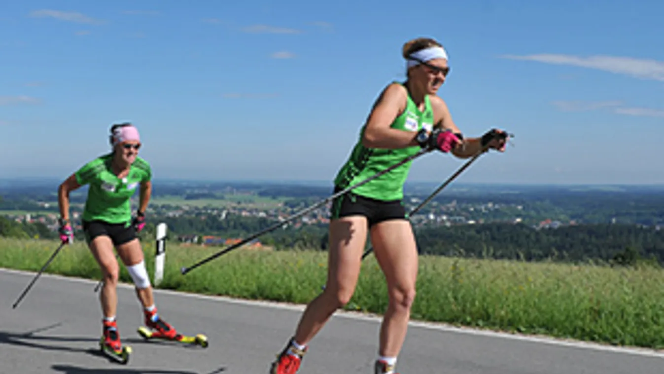 síroller, görsí, rollersí, Yana Denisova és Svetlana Sleptsova az orosz biatlon válogatott tagjai edzenek