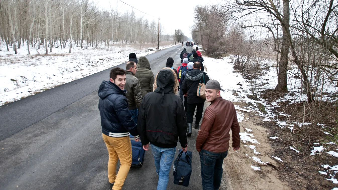 Albán nemzetiségű koszovói menekültek a szerb-magyar határ közelében a Csongrád megyei Ásotthalomnál.
Fotó: Dudás Szabolcs
2015.02.10. 