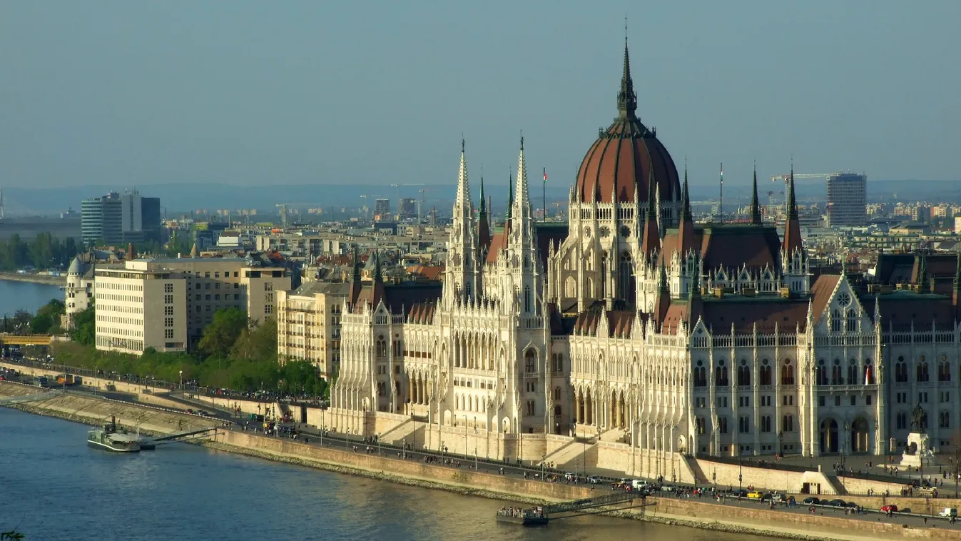 Duna ÉPÜLET épületfotó FOLYÓ FOTÓ FOTÓTÉMA IDŐJÁRÁS napos Parlament TÁJ városkép 