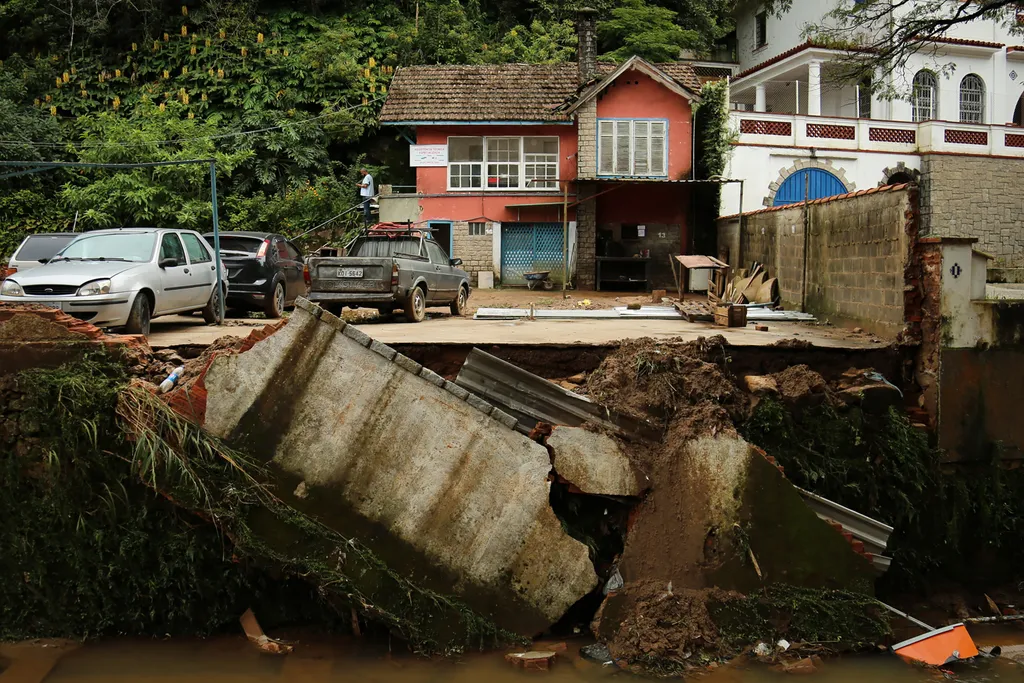 esőzés, fölcsuszamlás, brazília, brazil, eső, ár, sárlavina, katasztrófa 