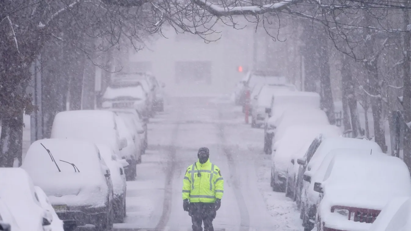 ÉVSZAK Foglalkozás havas havazás hóesés IDŐJÁRÁS rendőr SZEMÉLY tél 