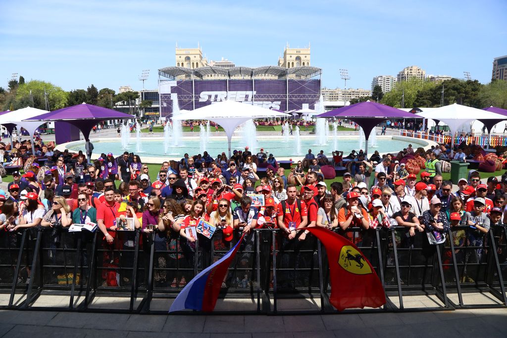 A Forma-1-es Azeri Nagydíj pénteki napja, közönség 