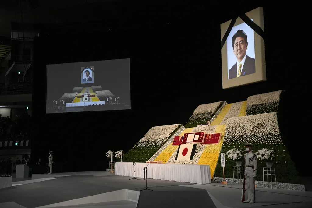 ABE, Sindzó, temetés, tokió, politikus, merénylet, lelőtték, 2022. 09. 27., Nippon Budokan sportcsarnok 