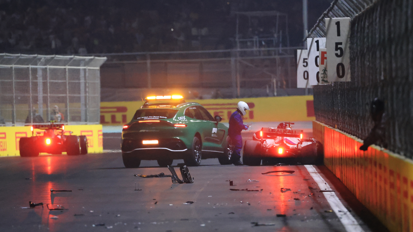 Forma-1, Szaúd-arábiai Nagydíj, Max Verstappen, baleset roncsok 