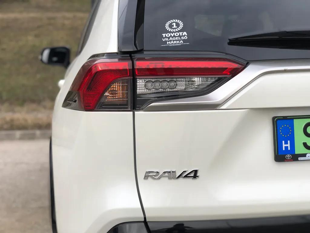 Toyota RAV4 PHEV plug-in 