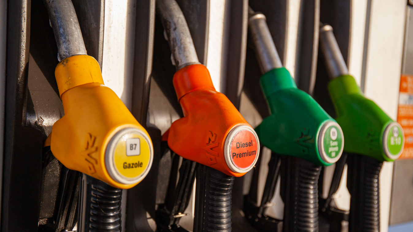 France - Fuel prices reach record highs carburant diesel economie essence gasoil gazole price prix sans plomb supermarche unleaded Horizontal ECONOMY FUEL PETROL SUPERMARKET 