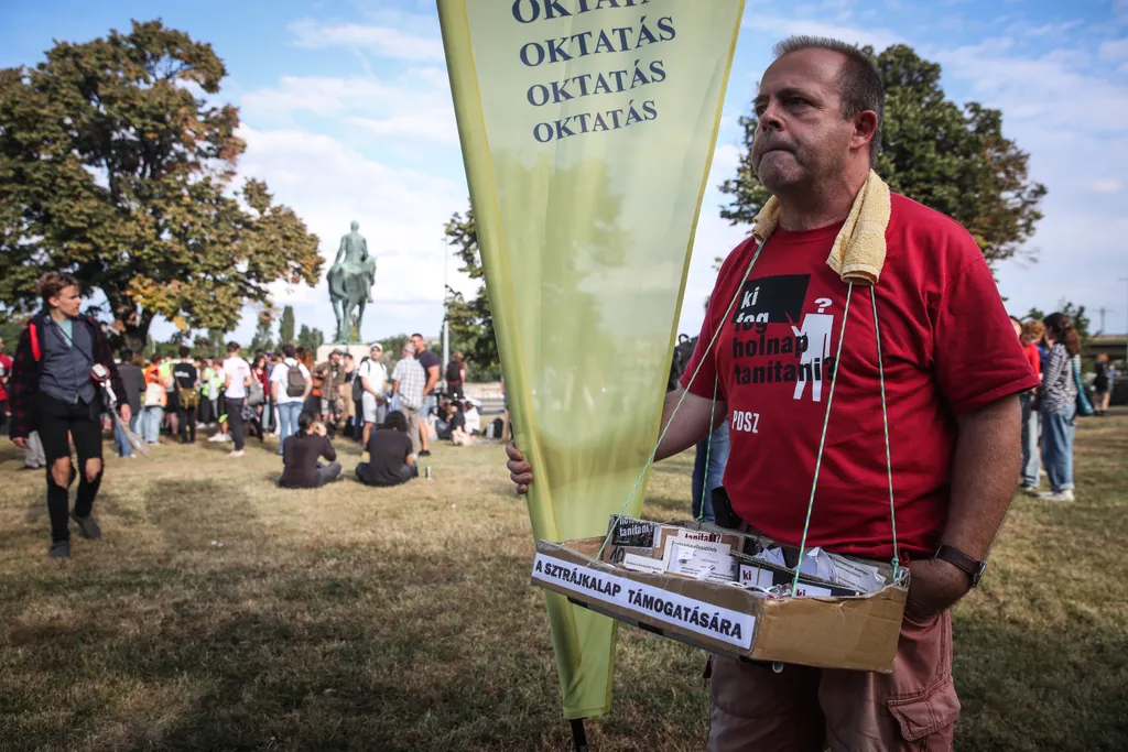 Demokrácia napi tüntetés, Budapest, 2023.09.15. oktatás, tanulás, tanítás, tanító, diák, tanár, 