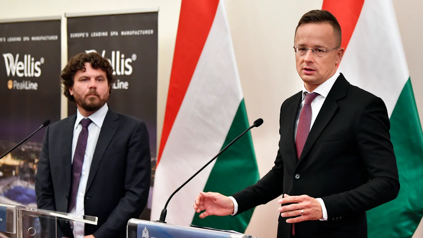 SZIJJÁRTÓ Péter, 	Sajtótájékoztató a Wellis Magyarország beruházásáról 
