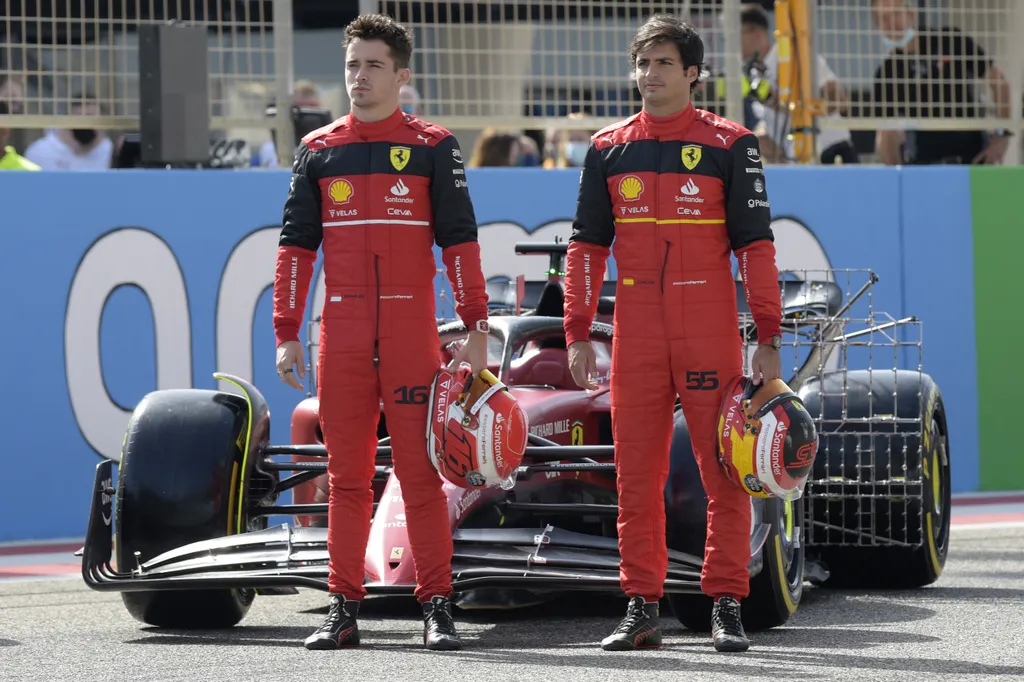 Forma-1, teszt, Bahrein, 1. nap, Leclerc, Sainz, Ferrari 