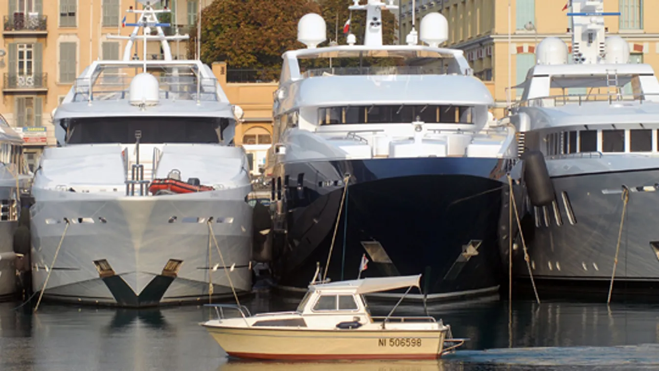 Cote d&#8217;Azur, legmenőbb nyaralóhelyek, francia riviéra, jachtok Nizza kikötőjében
