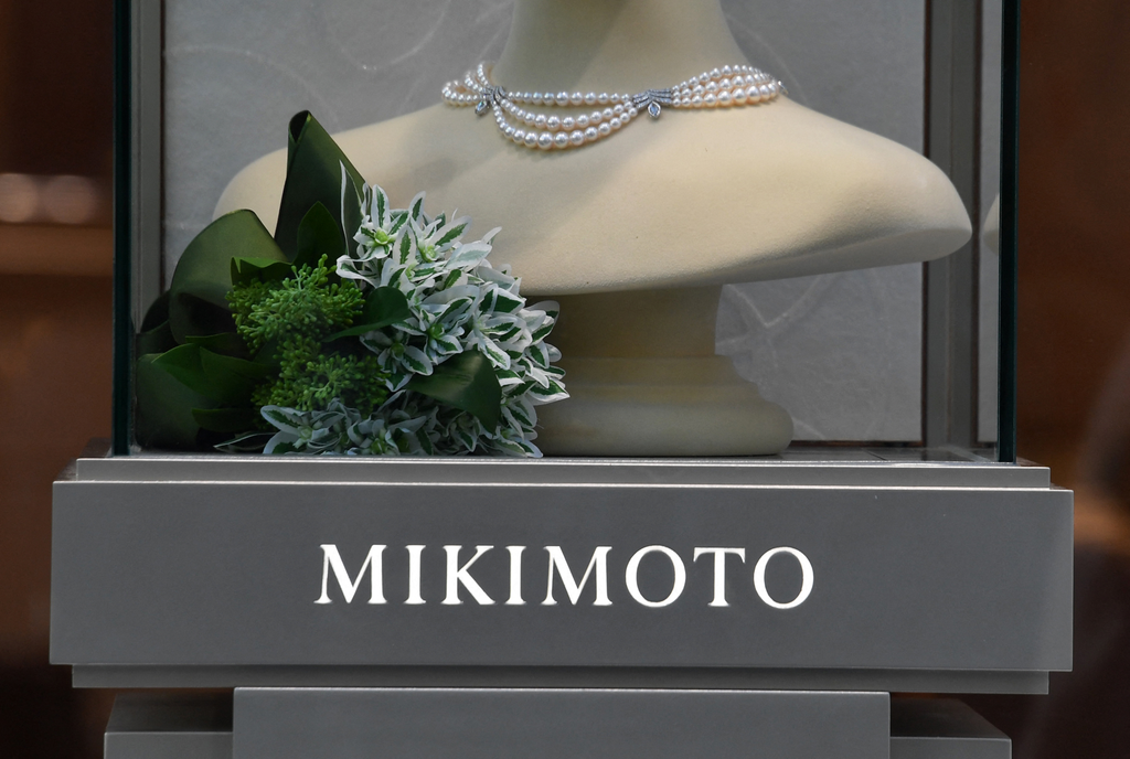Mikimoto Ezek a világ legértékesebb ékszermárkái  Japan's Pearl Company MIKIMOTO Jewely piers lade shinju Horizontal RING NECKLACE WOMAN 