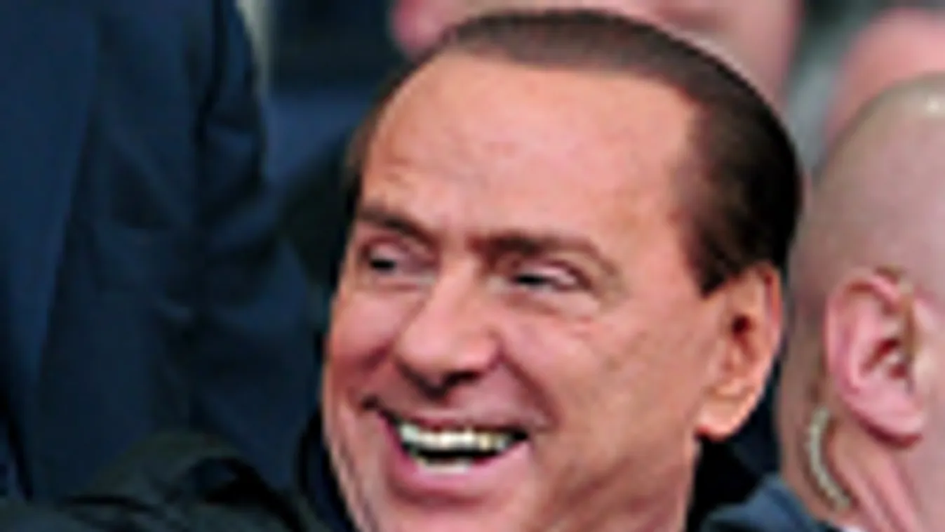 Silvio Berlusconi korábbi olasz miniszterelnök a Parma-AC  Milan mérkőzésen az Ennio Tardini stadionban Parma 