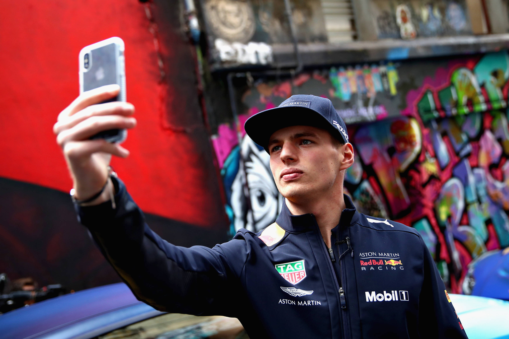 Előkészületek a Forma-1-es Ausztrál Nagydíjra, Max Verstappen, Red Bull Racing, iPhone 