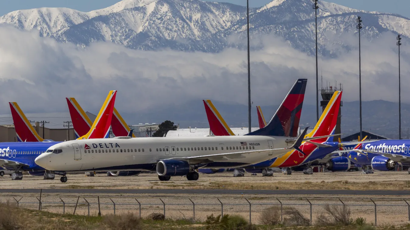 parkoló repülőgépek, koronavírus, repülőtér, Egyesült Államok, Kalifornia 
