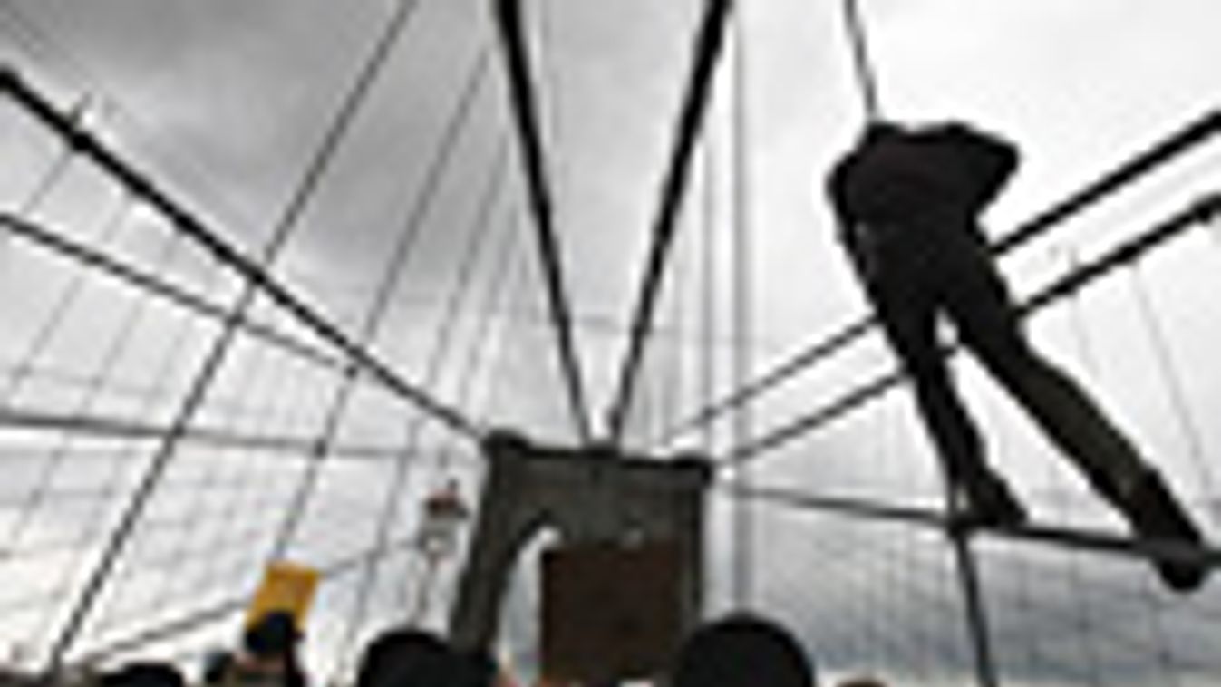 New York, Brooklyb híd, a kormány gazdaságpolitikája ellen tüntetnek