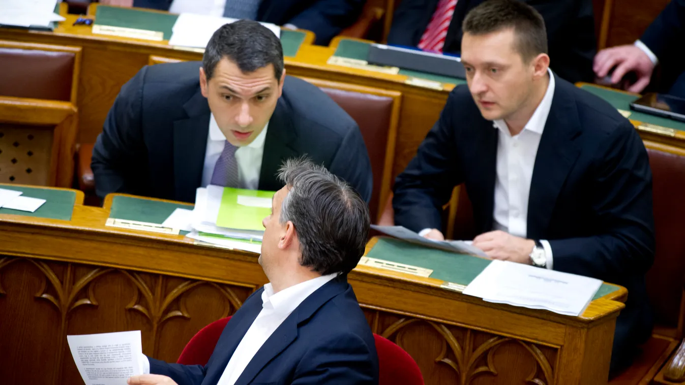 kormányátalakítás, Orbán Viktor, Lázár János és Rogán Antal 
