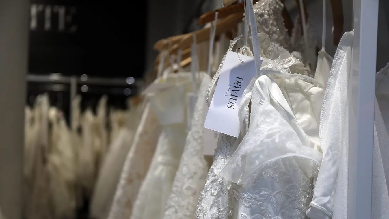 Menyasszonyi ruha Wedding Retailer David's Bridals Files For Chapter 11  Bankruptcy Protection GettyImageRank2 