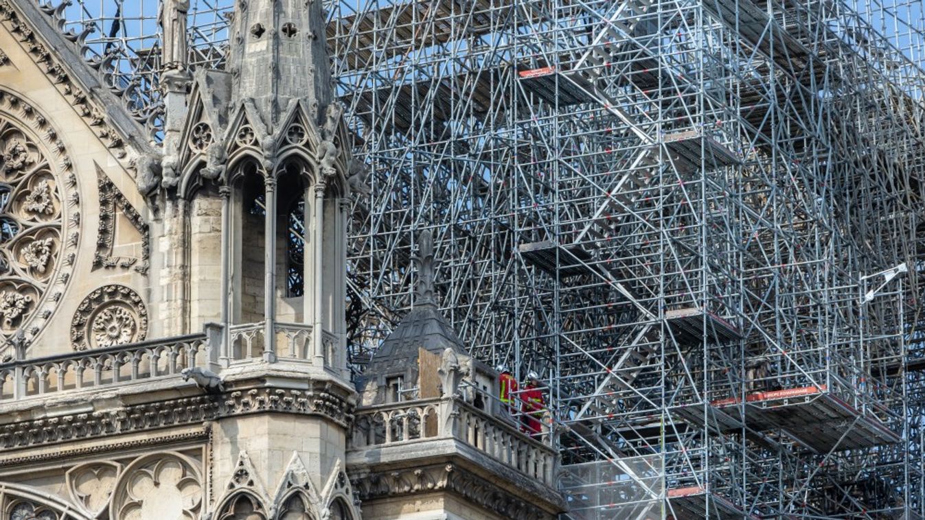Notre Dame, Építési szarvashibák 