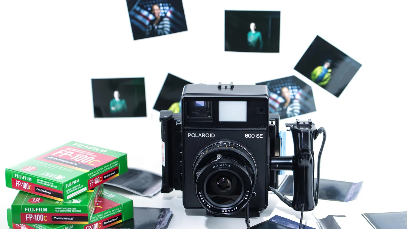 The "Polaroid" instant photo makes a comeback Horizontal CAMERA 