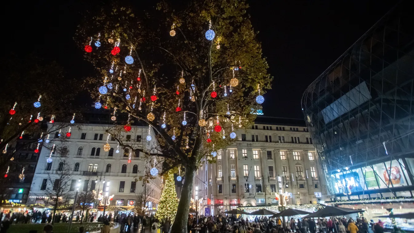 adventi díszkivilágítás, karácsony, karácsonyi vásár, Budapest, Vörösmarty tér 