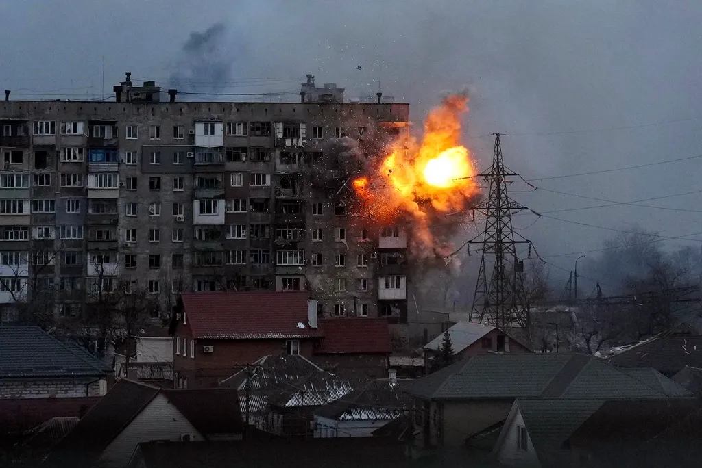 Ukrán válság 2022, orosz, ukrán, háború, Ukrajna, harc, robbanás, lövedék, Mariupol 