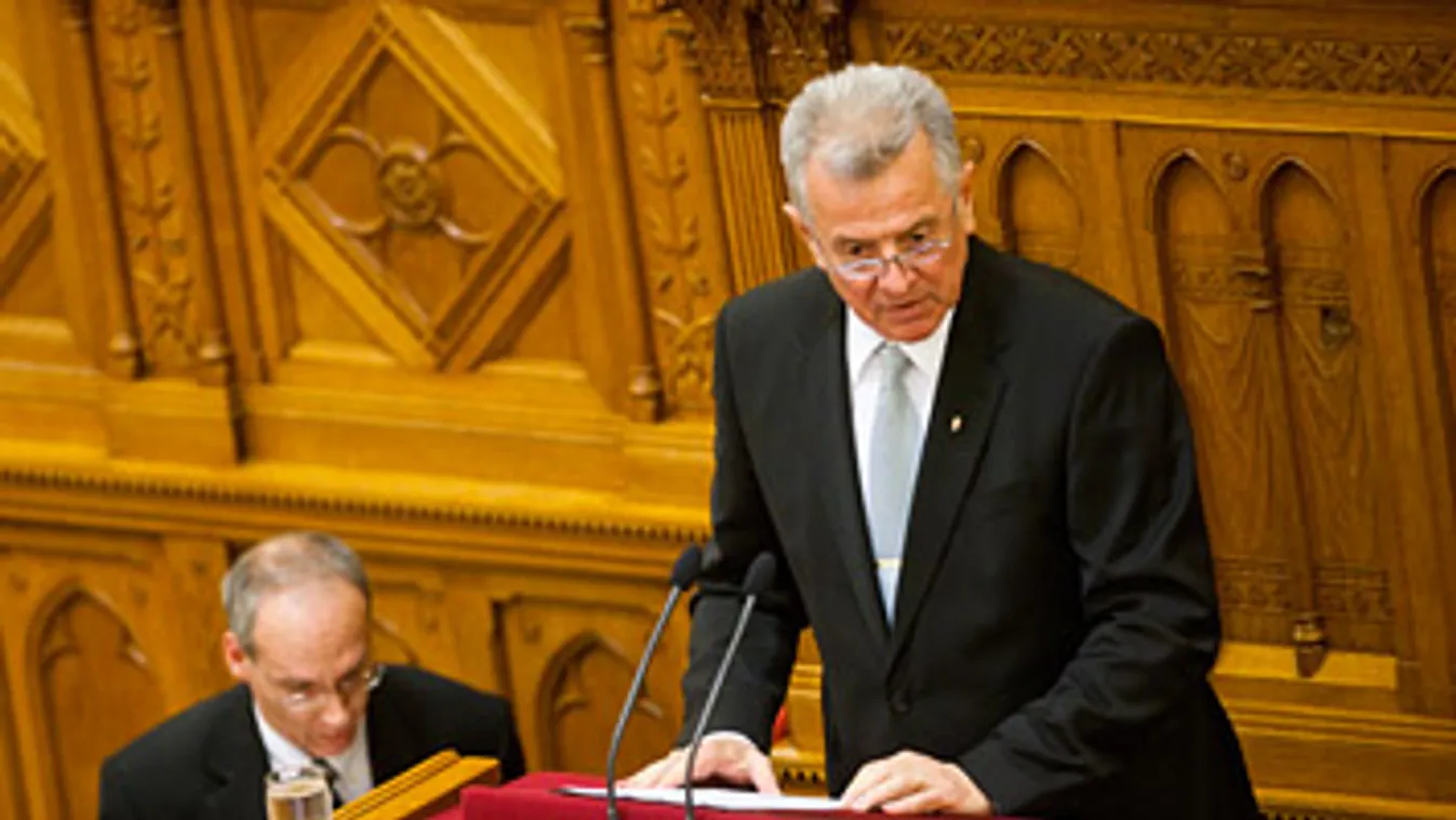 Schmitt Pál beszél a parlamentben 2010. június 29-én, megválasztásakor