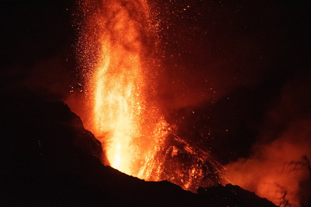 Cumbre Vieja, Kanári-szigetek, vulkánkitörés, vulkán, tűzhányó 