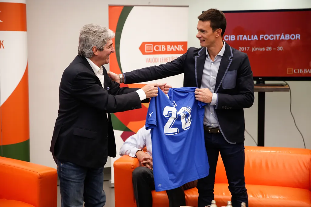 CIB bank Paolo Rossi visszavonult olasz labdarúgó foci labda ladbarúgás 