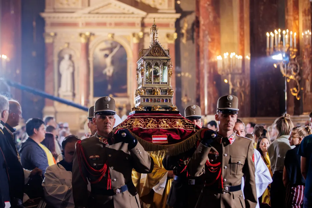 Ünnepi Szentmise, Szent Jobb, Szent István-bazilikában, Bazilika, Budapest, Szent István tér, szent jobb 