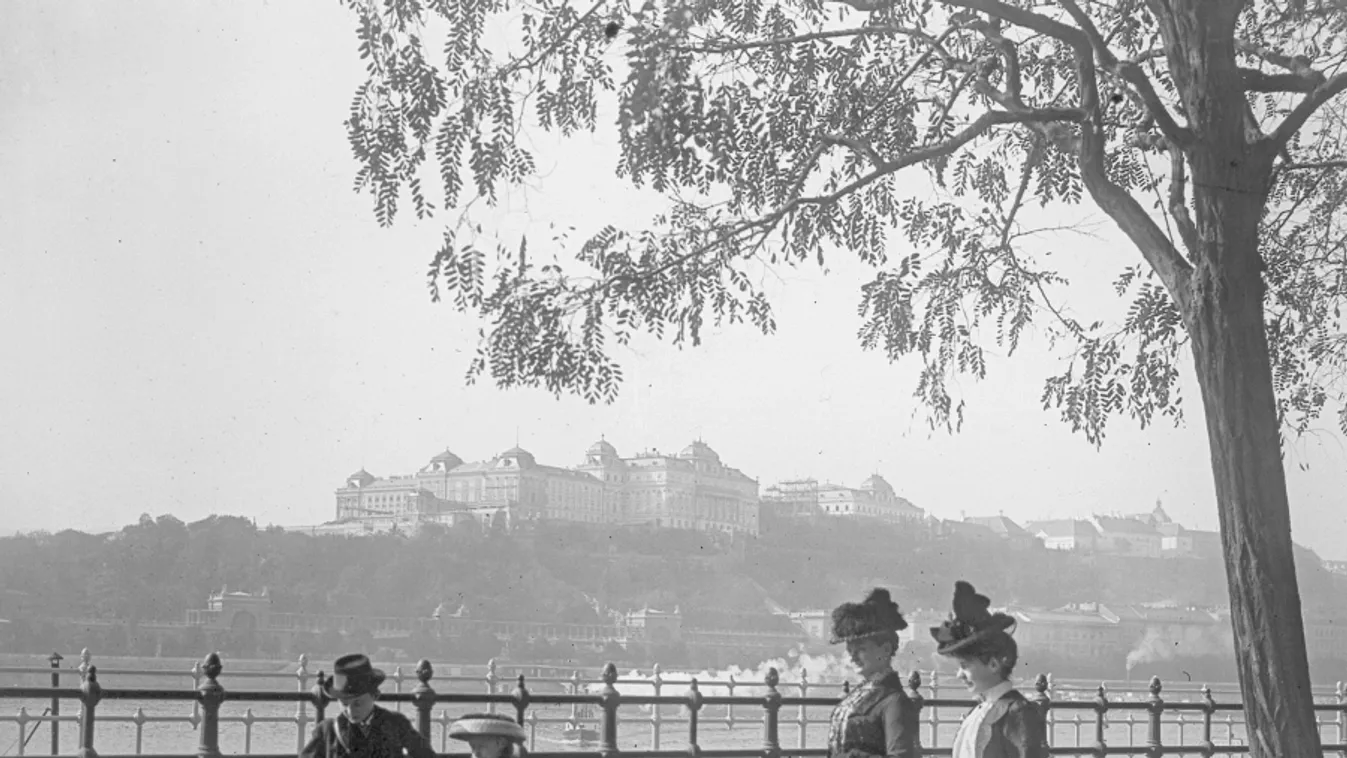 Duna korzó, látkép a Királyi palotával. Budapest, 1900., A boldog békeidők 3D-ben, Műcsarnok, sztereofotó 