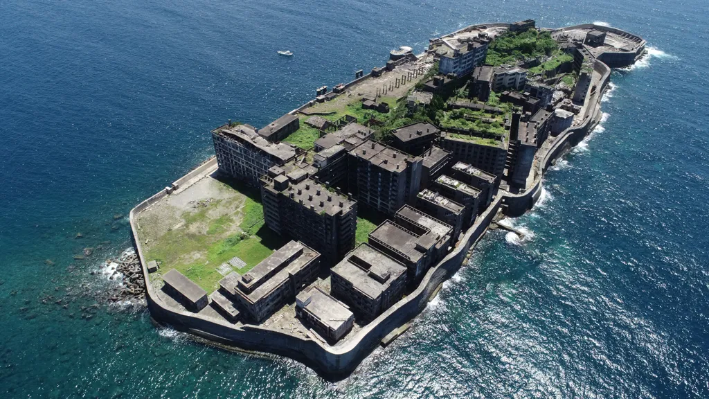Hashima Island (Battleship Island) in Japan travel leisure sightseeing holiday tour vacation beautiful scenery scene attractive lovely picturesque picture nature photograph photogenic SNS social networking service instagenic instagram instagramable Touris