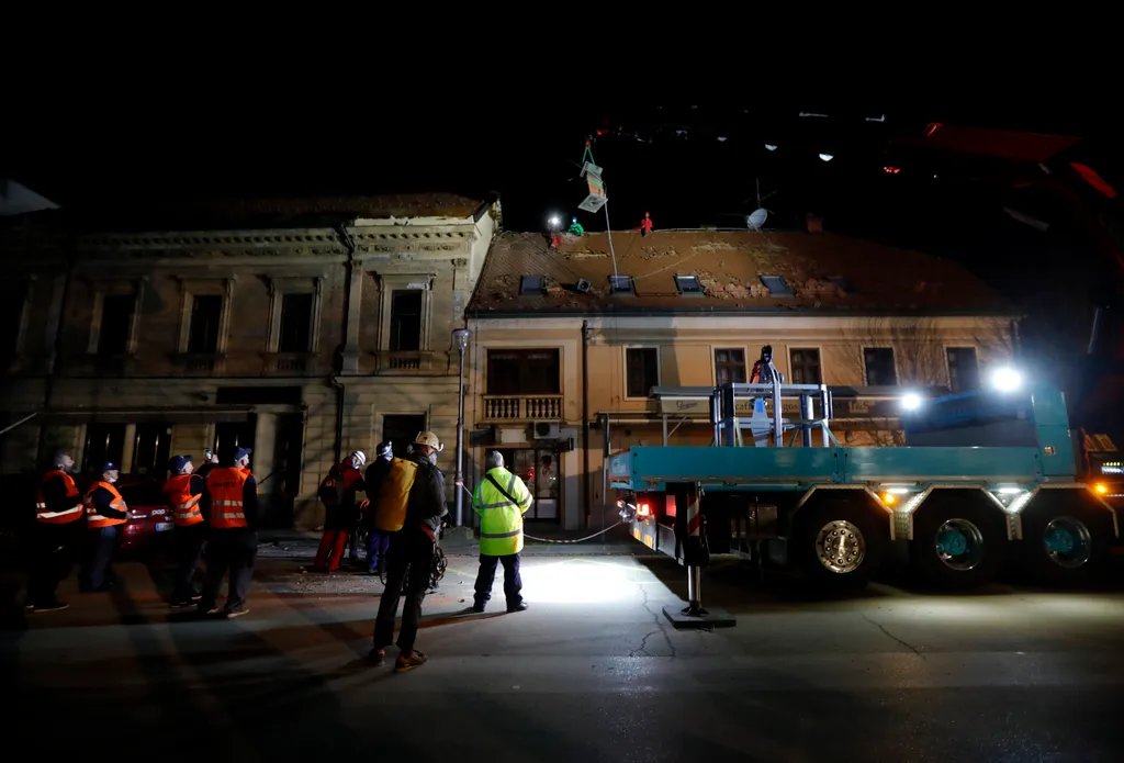 Horvátország, földrengés 2020.12.30. earthquake  ÁLTALÁNOS KULCSSZÓ ÉPÜLET rom romeltakarítás romos épület 
