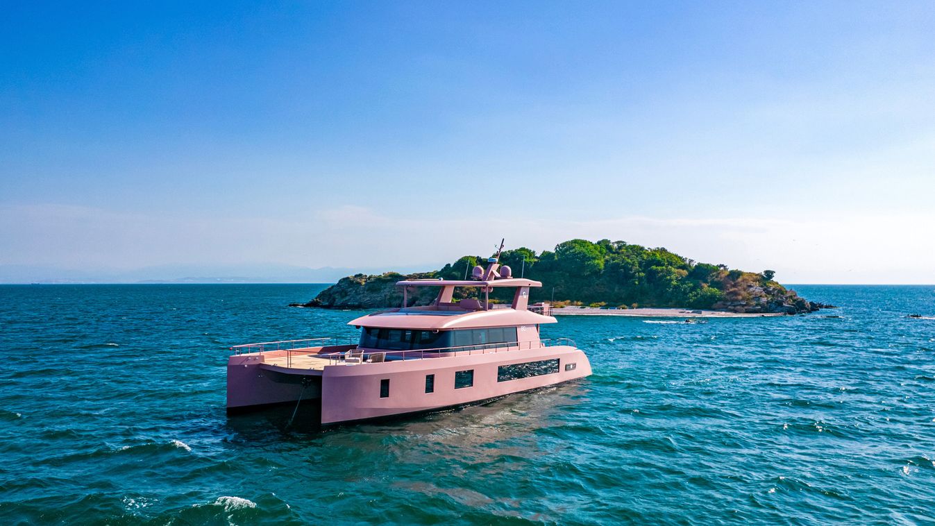 pink, rózsaszín, katamarán, hajó, jacht, szuperjacht, barbie, barbi 