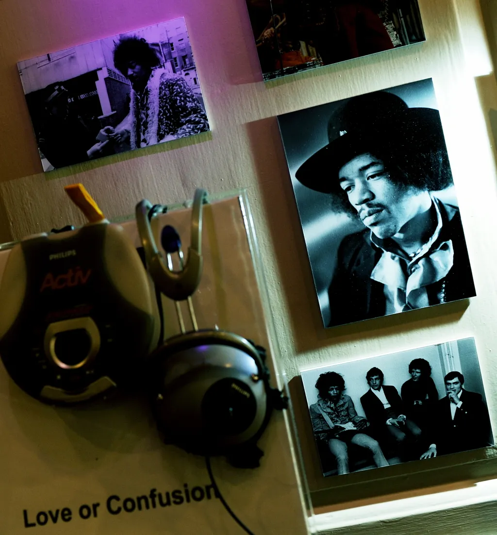 Jimi Hendrix 40, Square VERTICAL 