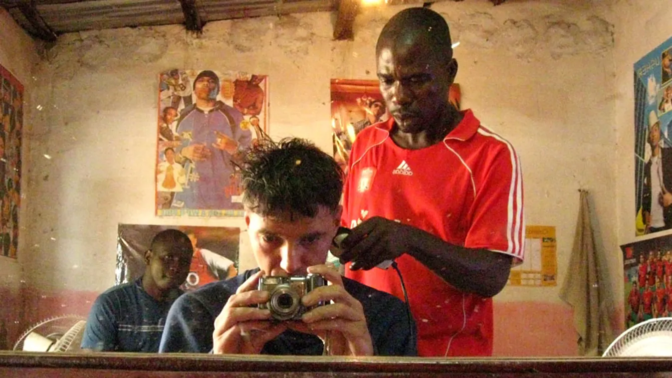 A spontán fodrászom kísérletezik rajtam, Bissau-Guinea