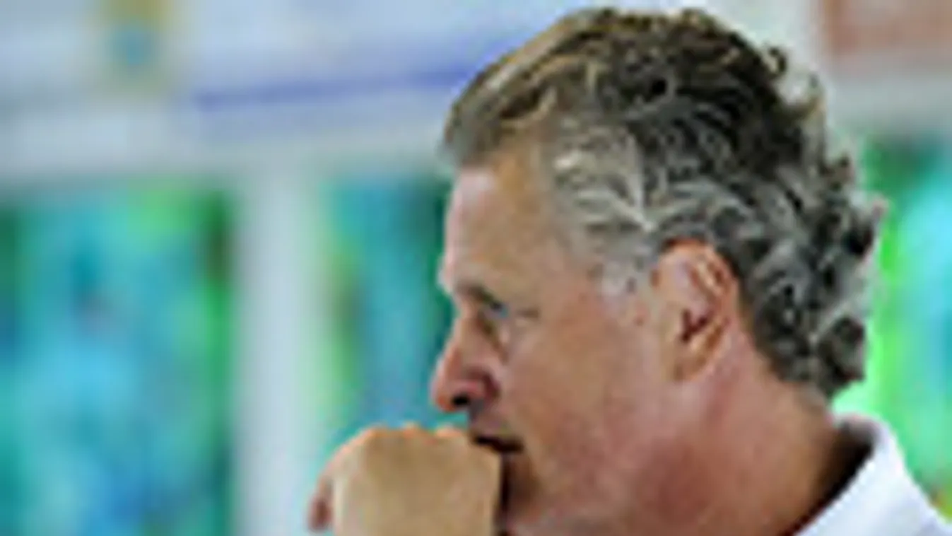 Gerendás György, vízilabda, az Eger edzője a II. FAB nemzetközi férfi vízilabdatorna első napján, az Debrecen-Eger mérkőzésen a Debreceni Sportuszodában 