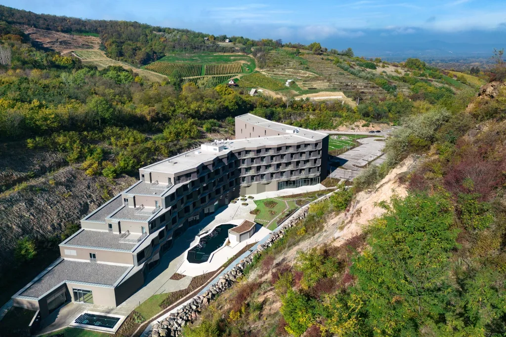 Minaro Hotel Tokaj MGallery, Dél-amerikai hangulatot idéző hotel nyílt a Tokaji-hegységben, 2022 