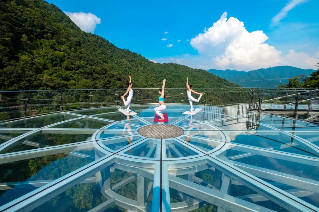 Üvegpadlós kilátó, Kína, Kulunghszia, Csingjüan

Yun Tian Bo Ba, Gulongxia  Guangdong Qingyuan Qingxin glass platform glass platform 