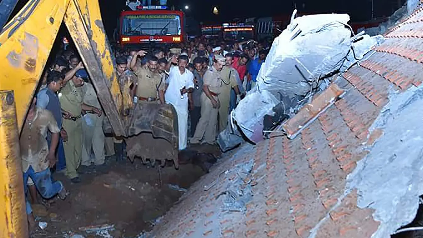 accident fire Horizontal Indian officials and bystanders gather beside a collapsed building after an explosion and fire at The Puttingal Devi Temple in Paravur early April 10, 2016.
A major explosion and fire swept through a temple in southern India killi