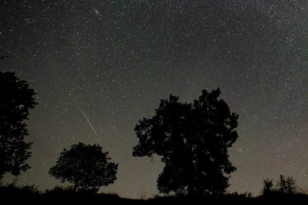 Lenyűgöző képeken a Perseida meteorraj a hollókői vár felett, galéria, 2023 