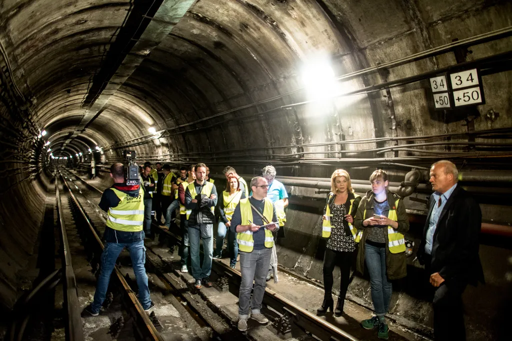 éjszakai metrólátogatás, M2 Deák tér- Kossuth tér, GALÉRIA 