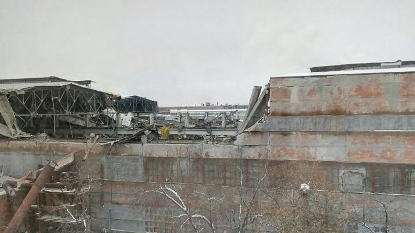 Jekatyerinburgi Gépgyár beszakadt teteje 