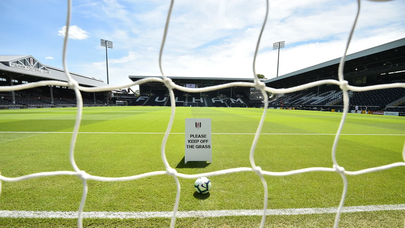 Horizontal PHOTO D'ILLUSTRATION STADE CAGE DE BUT LIEU VIDE 