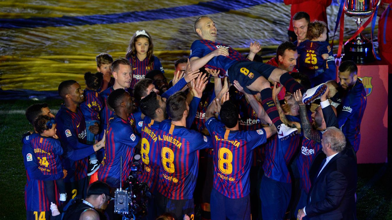 Barcelona v Real Sociedad: La Liga La Liga Barcelona Spain Lionel Messi Real Sociedad Andres Iniesta 2018 Ernesto Valverde 