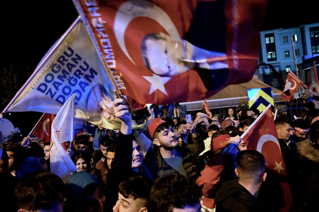 török választás, Törökország, a török elnökválasztás első fordulójának napja, parlamenti választások, 2023.05.14. 