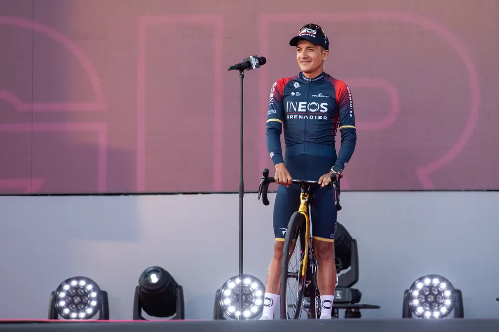 Giro d'Italia Hősök tere csapatbemutatók, 2022.05.04. Richard Carapaz 