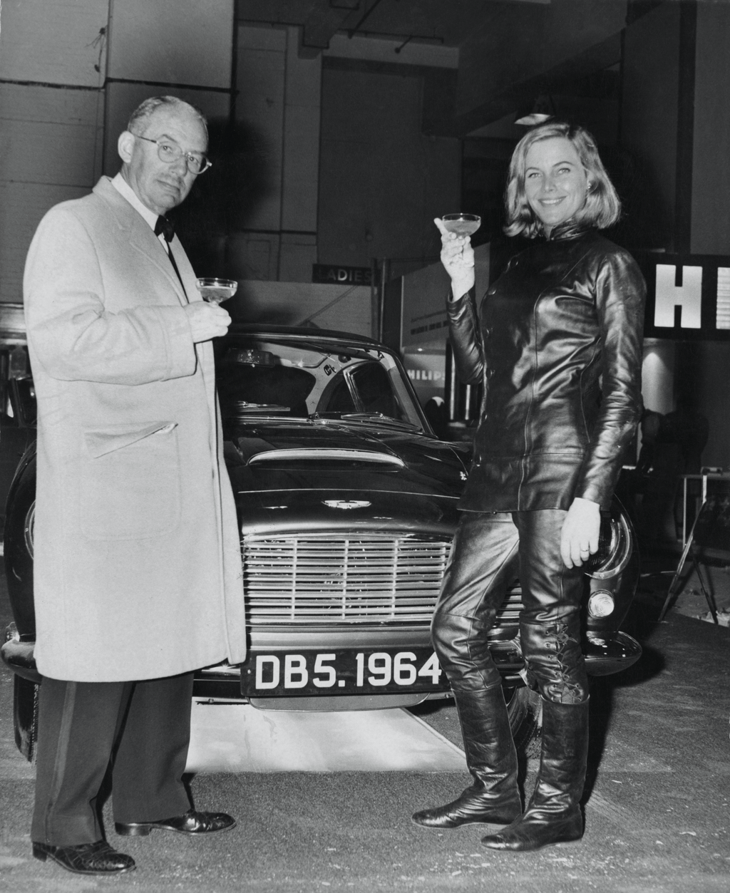 Honor Blackman, David Brown, Aston Martin DB5, London 1963 